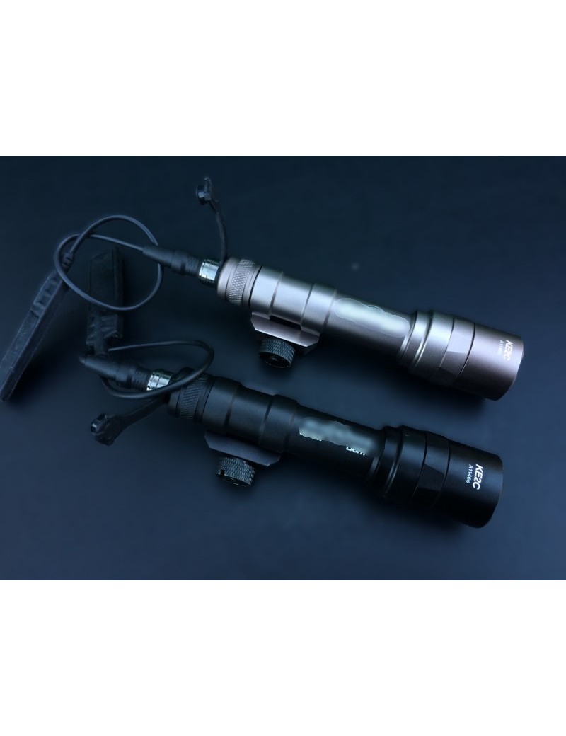 wadsn SF M600U flashlight black/tan  600lm.